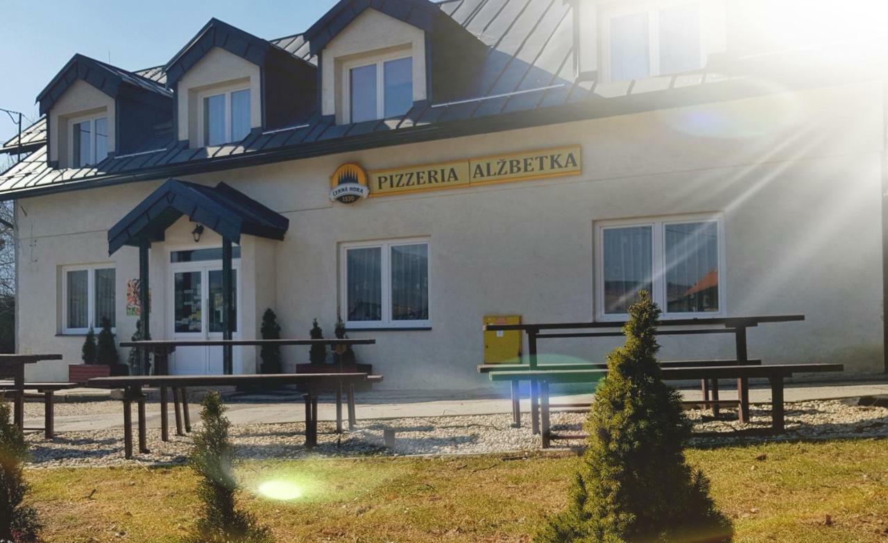 Pizzeria Alzbetka Hotel Strecno Exterior photo