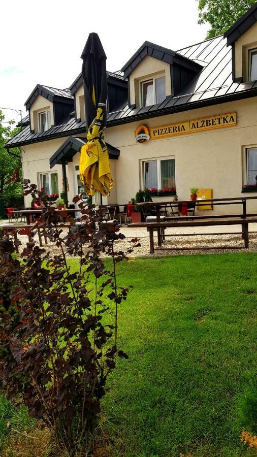 Pizzeria Alzbetka Hotel Strecno Exterior photo