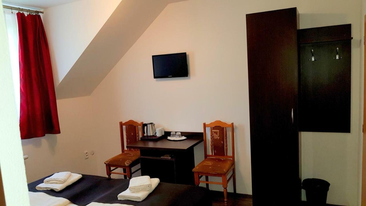 Pizzeria Alzbetka Hotel Strecno Exterior photo