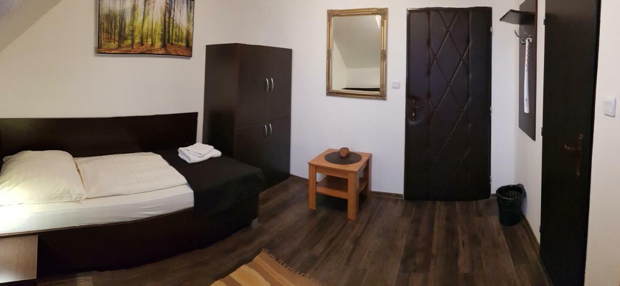 Pizzeria Alzbetka Hotel Strecno Room photo